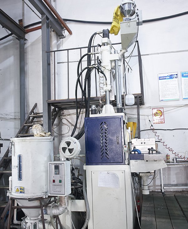 Injection molding machine